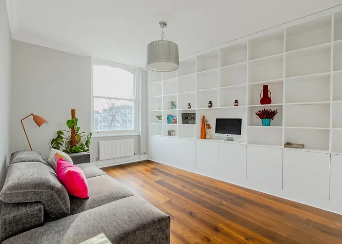 New Listing! Bright 1Br, Heart Of Notting Hill